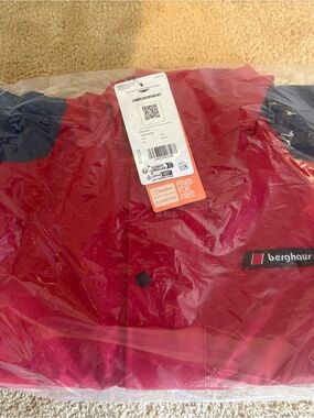 Berghaus UNISEX MERU MOUNTAIN GORE-TEX JACKET - RED/BLUE
